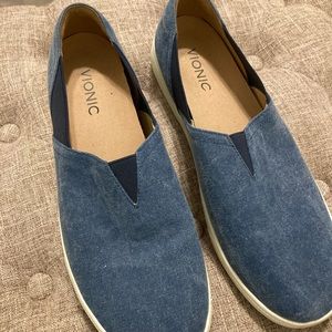 Vionic slip on shoes sz 9.5
